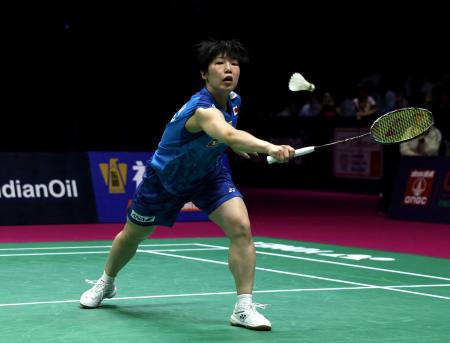 女子シングルス準決勝　プレーする山口茜＝ニューデリー（ロイター＝共同）