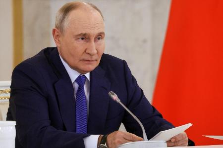 １９日、モスクワで会議に出席するロシアのプーチン大統領（ＡＰ＝共同）