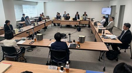 売買春の規制の在り方を検討する法務省の有識者検討会＝２４日午前、法務省