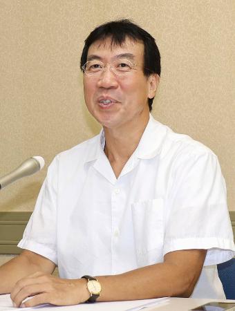 福岡市長選への立候補を表明した渡辺久也氏＝２６日午前、福岡市