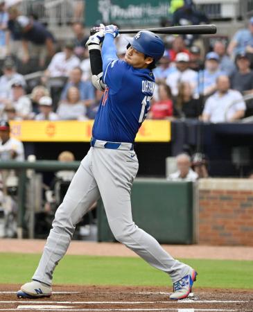ブレーブス戦の1回、空振り三振に倒れるドジャース・大谷=アトランタ(共同)