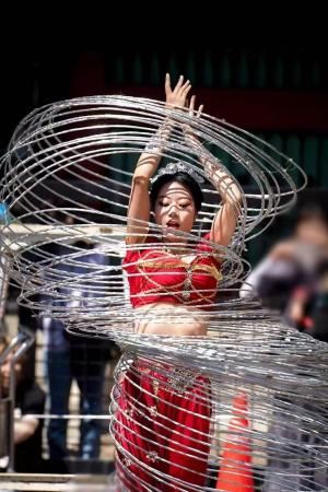 　台湾發祭で披露されるフラフープの芸（提供写真）
