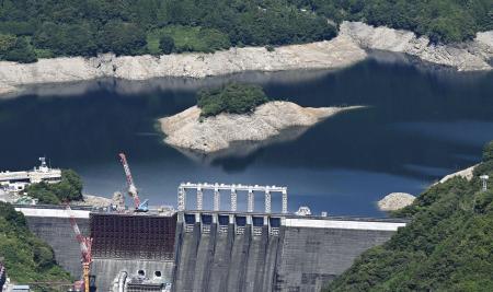 貯水率が低下している高知県の早明浦ダム=19日