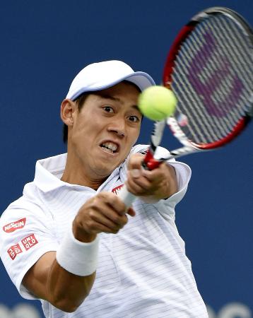 2014年9月、全米オープン男子シングルス決勝でプレーする錦織圭選手=ニューヨーク(共同)