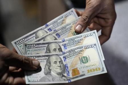 米国の100ドル紙幣(AP=共同)