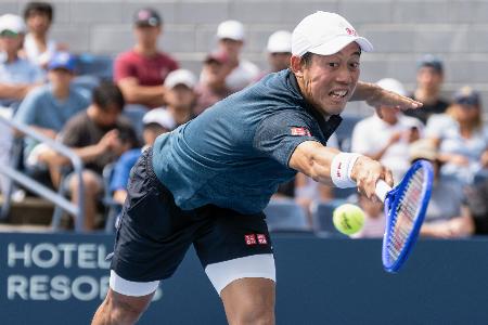 男子シングルス予選３回戦でプレーする錦織圭＝ニューヨーク（ゲッティ＝共同）