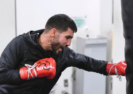 ＷＢＡミニマム級王座決定戦に向けた練習を公開した元世界王者のウィルフレド・メンデス＝横浜市
