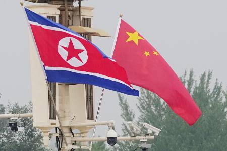 北朝鮮と中国の国旗