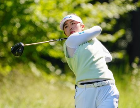 第３ラウンド、２番でティーショットを放つ山下美夢有。通算６アンダーで１２位＝ＴＰＣボストン（共同）