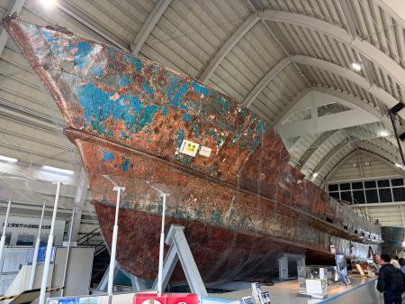 原告側が横浜地裁に差し押さえを申し立てた北朝鮮資産の工作船＝４月、横浜市（代理人による提供写真）
