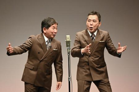 　爆笑問題の田中裕二（左）と太田光＝東京都内