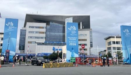 １日、ロシア極東ウラジオストクで開幕した「東方経済フォーラム」の会場（共同）