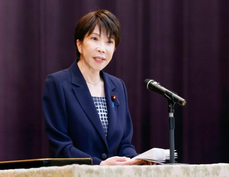 自衛隊指揮官幹部会同で訓示する高市首相=2日午前、防衛省