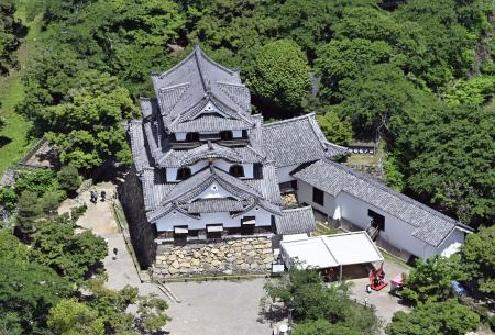 滋賀県彦根市の彦根城＝２０２５年５月
