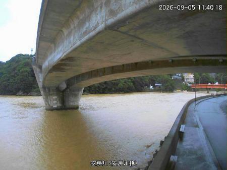 大雨の影響で増水した鹿児島県屋久島町の安房川のライブカメラ画像=5日午前(鹿児島県提供)