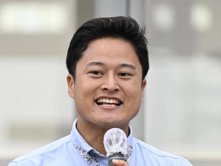 国民民主党の代表選で街頭演説する橋本幹彦衆院議員=8月、札幌市