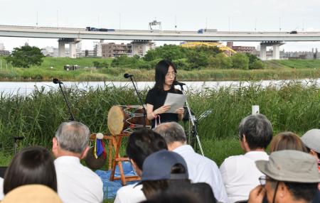 東京都墨田区の荒川河川敷で開かれた関東大震災の朝鮮人虐殺犠牲者追悼式＝５日午後