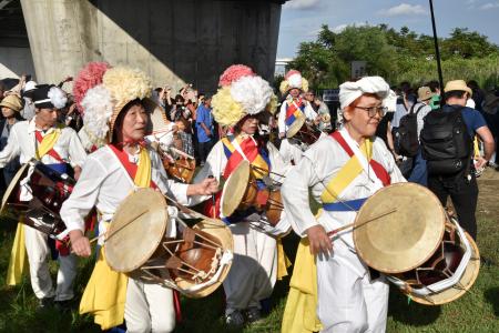 朝鮮人虐殺犠牲者の追悼式で演じられた朝鮮半島の伝統芸能「風物」=5日午後、東京都墨田区
