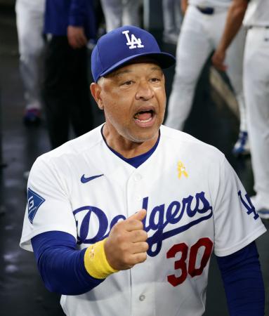 ナショナルズ戦に臨む、ドジャースのロバーツ監督=ロサンゼルス(共同)
