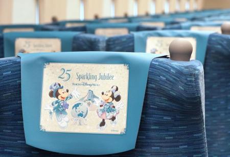 東京ディズニーシー開園25周年を記念した東海道新幹線の座席のヘッドレストカバー