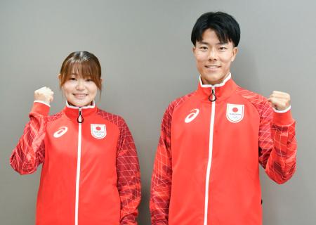 愛知・名古屋アジア大会の陸上ハーフマラソン競歩男子代表の吉川絢斗（右）と女子の柳井綾音＝９日、川崎市