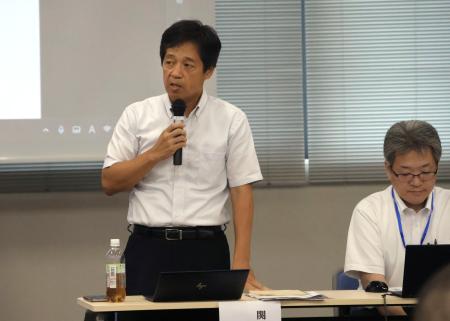 千葉市での説明会で支援策などを話す農水省の担当者＝９日午後、千葉市緑区
