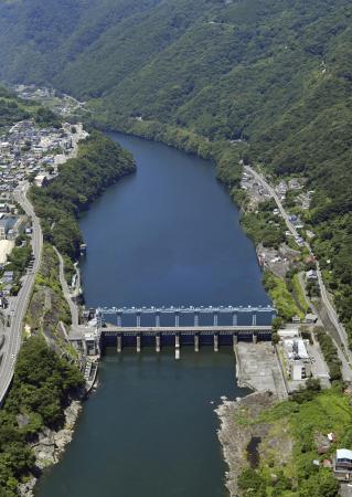 徳島県三好市の池田ダム＝２０２２年７月