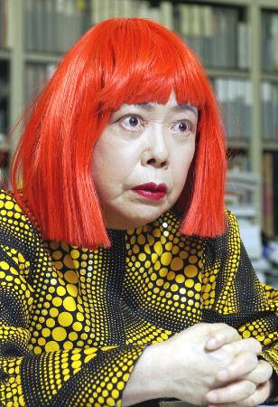 草間弥生さん＝２００５年３月、東京都新宿区