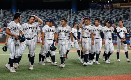 韓国に逆転負けした高校日本代表の選手たち＝台北（共同）