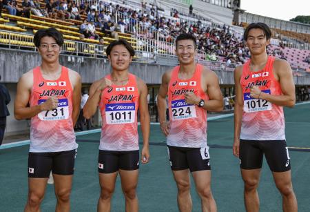 男子４００メートルリレー予選にオープン参加した（左から）多田修平、小室歩久斗、桐生祥秀、林明良＝たけびしスタジアム京都