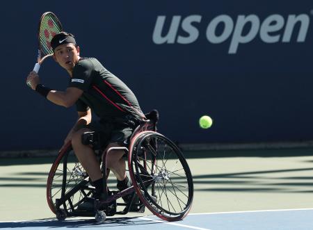 車いすの部男子シングルス準決勝でプレーする小田凱人＝ニューヨーク（ゲッティ＝共同）