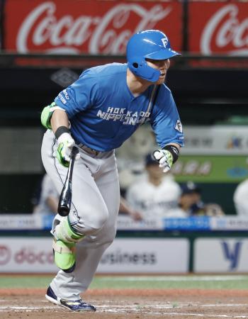 ９回日本ハム２死二塁、代打清宮幸が右前に同点打を放つ＝ベルーナドーム