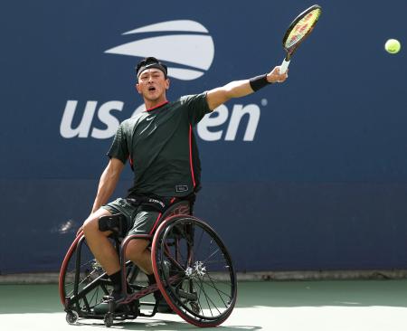 車いすの部男子シングルス決勝でプレーする小田凱人=ニューヨーク(ゲッティ=共同)