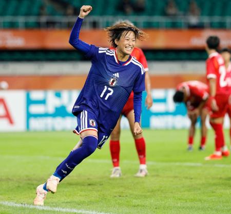 日本―タイ　後半、チーム５点目となるゴールを決め、駆け出す宝田＝静岡スタジアム