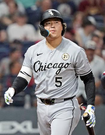 ガーディアンズ戦の9回、空振り三振に倒れたホワイトソックス・村上=クリーブランド(共同)
