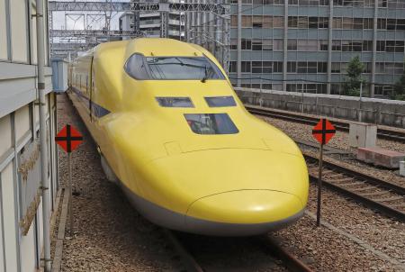 東海道・山陽新幹線の点検車両ドクターイエロー「Ｔ５」＝２０２４年６月、福岡市