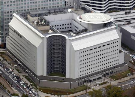 大阪府警本部＝大阪市（共同通信社ヘリから）