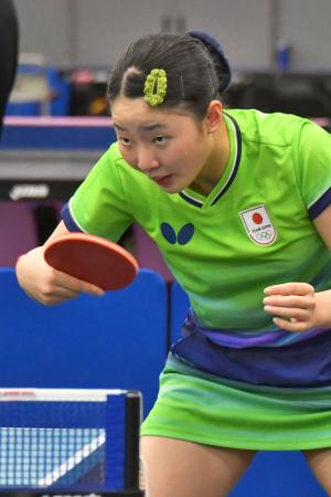練習する卓球女子の張本美和=東京都内
