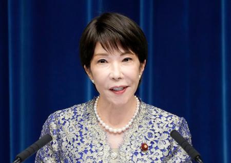 第２次改造内閣が発足し、記者会見する高市早苗首相＝１７日午後６時３２分、首相官邸