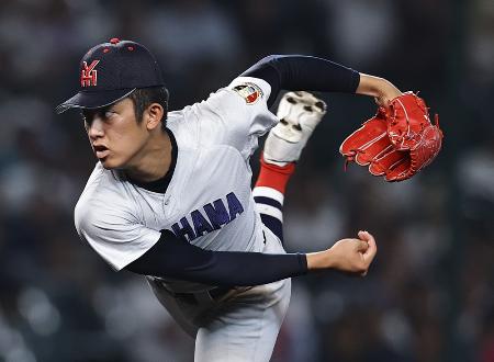 全国高校野球選手権大会で史上最速の球速１５６キロをマークした織田翔希投手＝８月、甲子園
