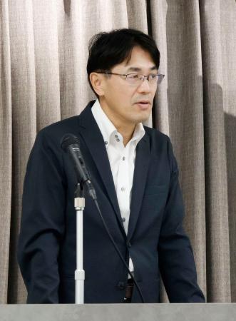 記者会見する奈良県の山下真知事＝１８日午前、奈良県庁