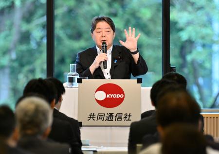 共同通信きさらぎ会で講演する林前総務相＝１８日午後、東京都千代田区