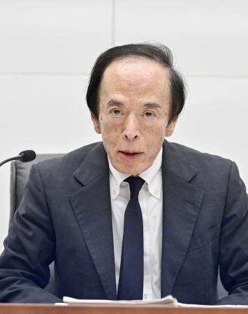 金融政策決定会合後に記者会見する日銀の植田総裁=18日午後、日銀本店