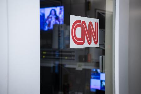 米ホワイトハウス内にあるＣＮＮテレビのブース＝１９日（ゲッティ＝共同）
