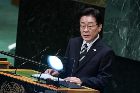 ２２日、国連総会で演説する韓国の李在明大統領＝ニューヨークの国連本部（ゲッティ＝共同）