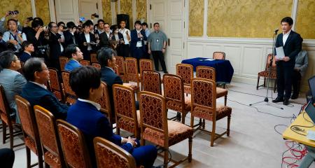 民主改革の会の議員総会＝２４日午後、国会