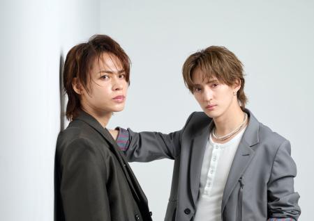 「ノッキンオン・ロックドドア THE STAGE」に出演する上田竜也(左)と川島如恵留