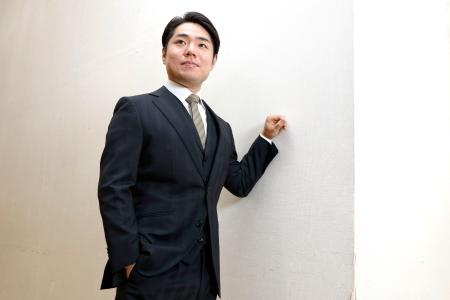 中村鷹之資