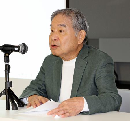全国霊感商法対策弁護士連絡会の集会で発言する渡辺博弁護士＝２６日午後、東京都内