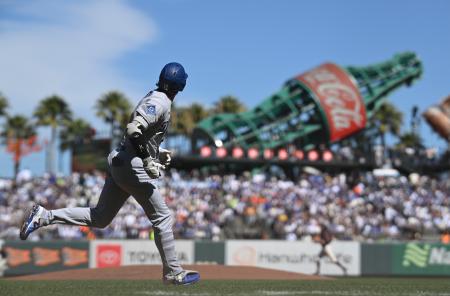 ジャイアンツ戦の3回、左飛に倒れたドジャース・大谷=サンフランシスコ(共同)